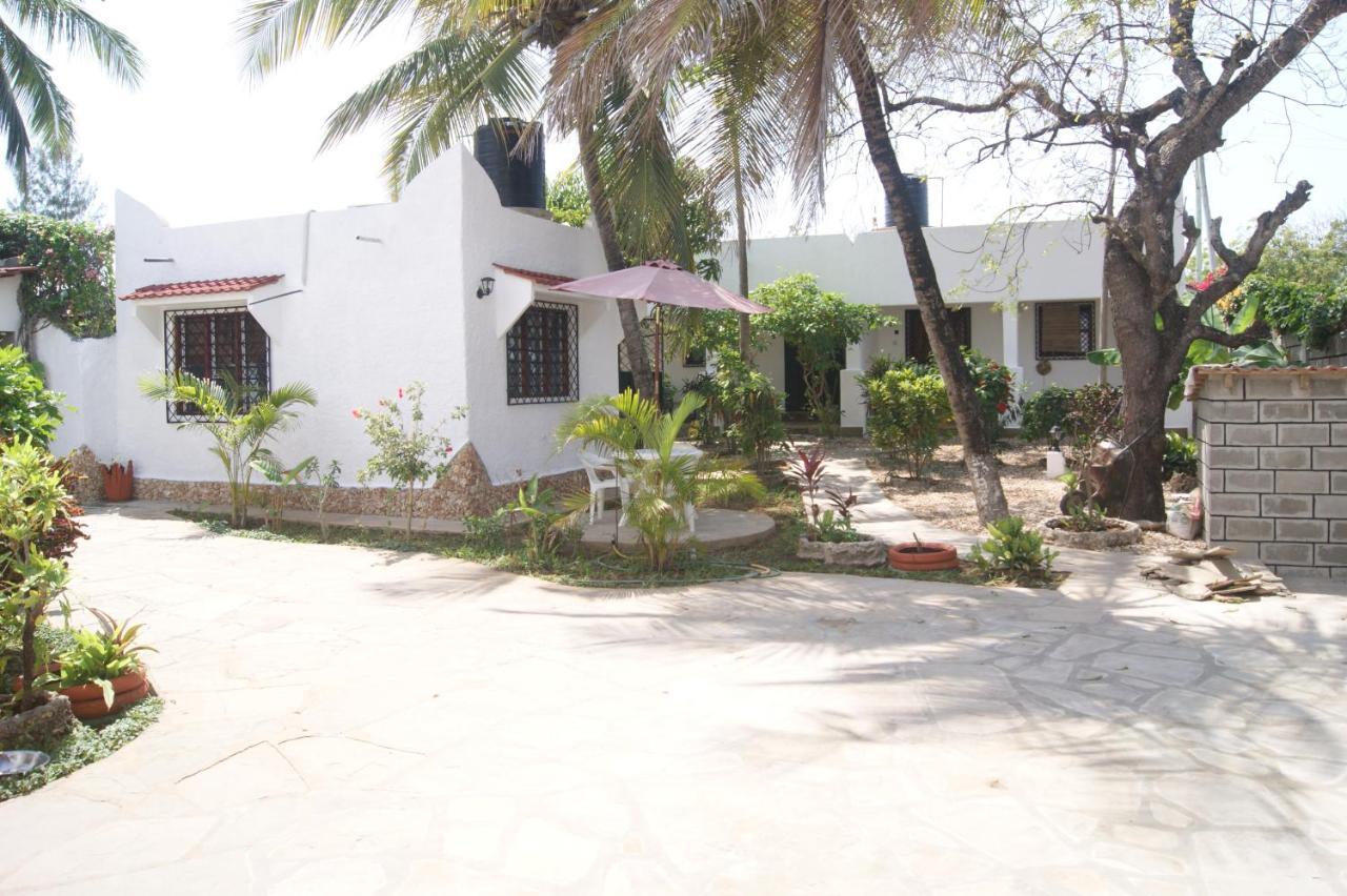 Luciano & Grace Apartments Watamu Exteriör bild