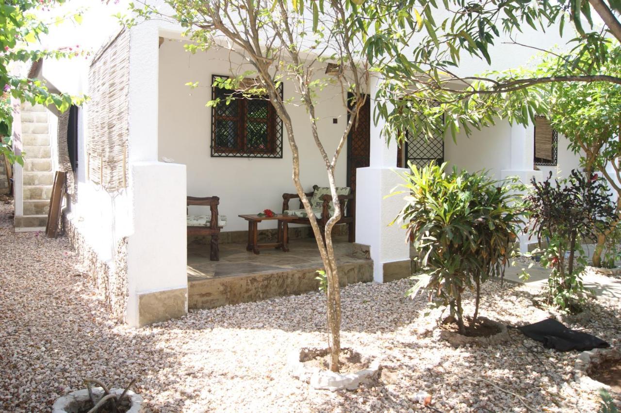 Luciano & Grace Apartments Watamu Exteriör bild