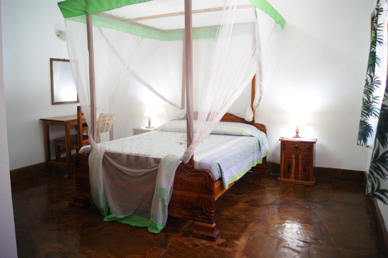 Luciano & Grace Apartments Watamu Exteriör bild