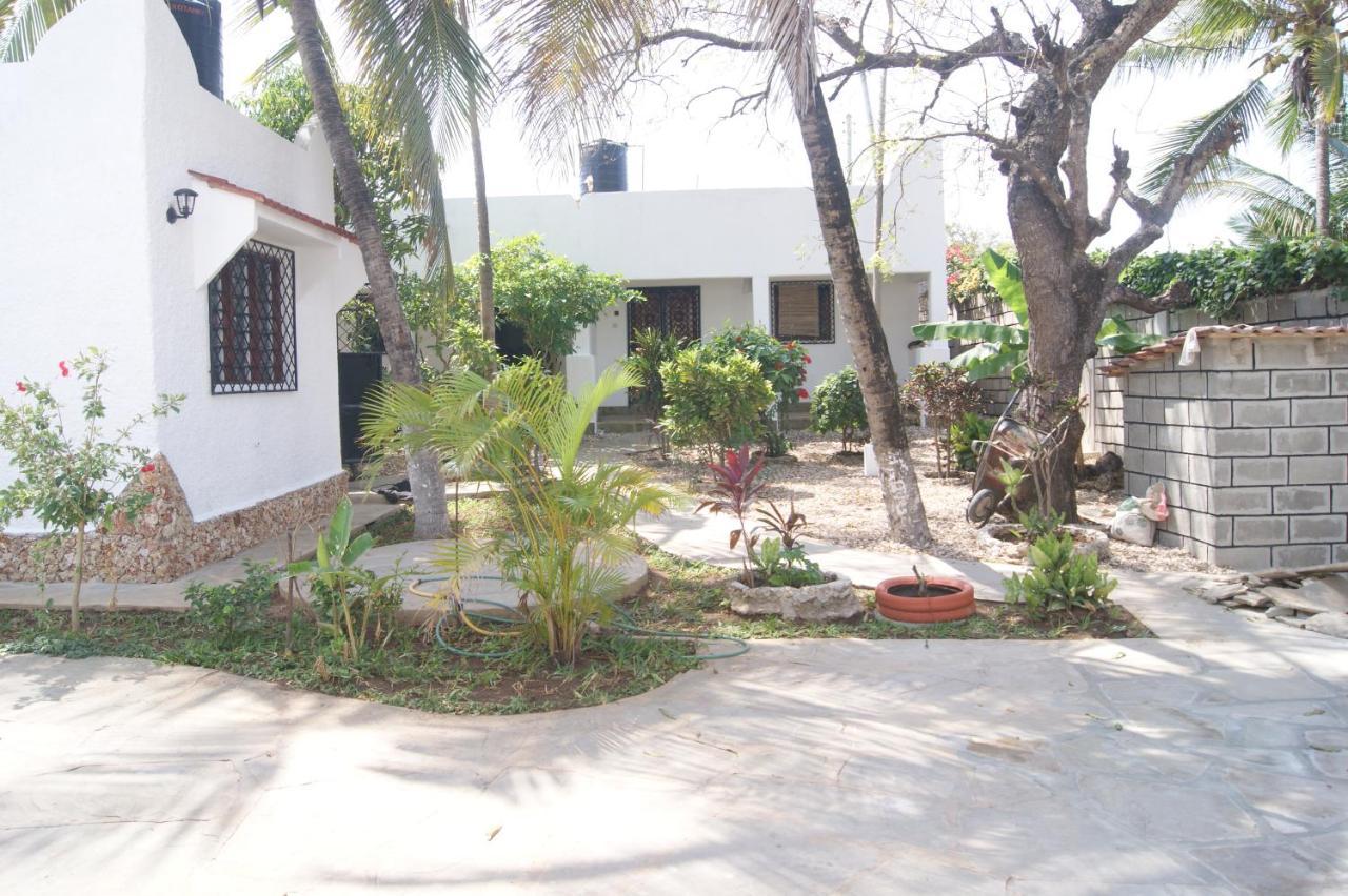 Luciano & Grace Apartments Watamu Exteriör bild
