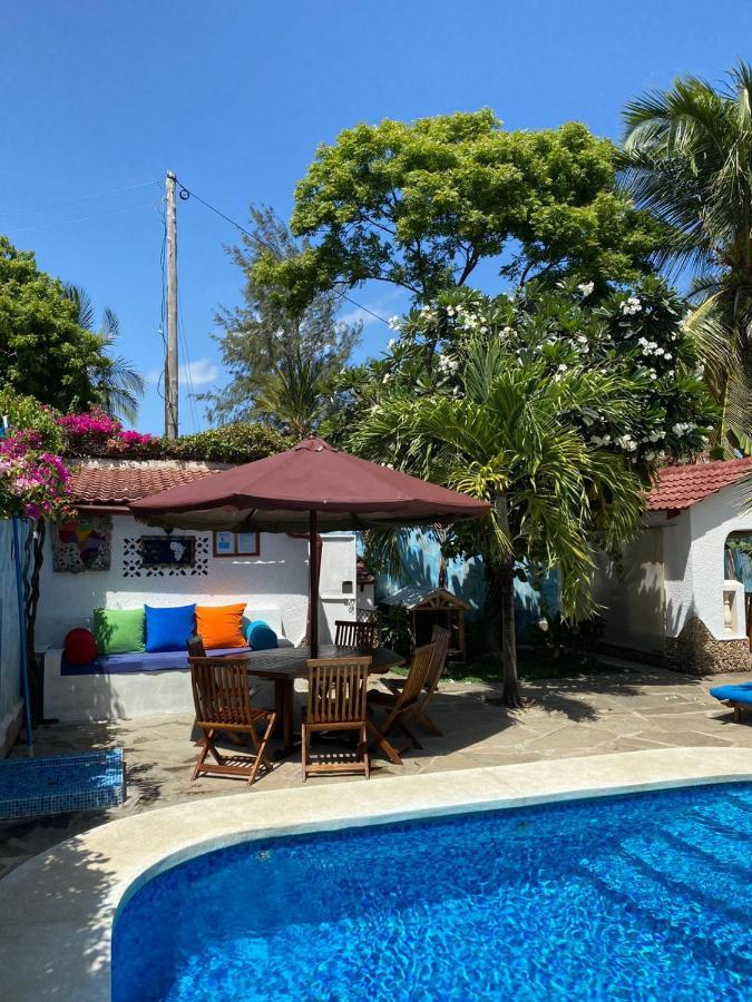 Luciano & Grace Apartments Watamu Exteriör bild
