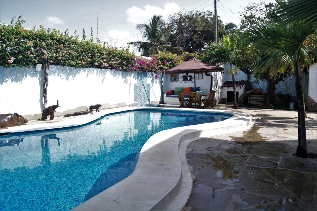 Luciano & Grace Apartments Watamu Exteriör bild