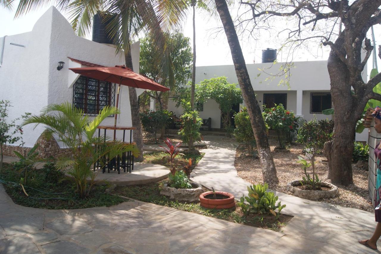 Luciano & Grace Apartments Watamu Exteriör bild