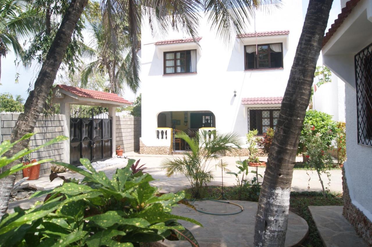 Luciano & Grace Apartments Watamu Exteriör bild