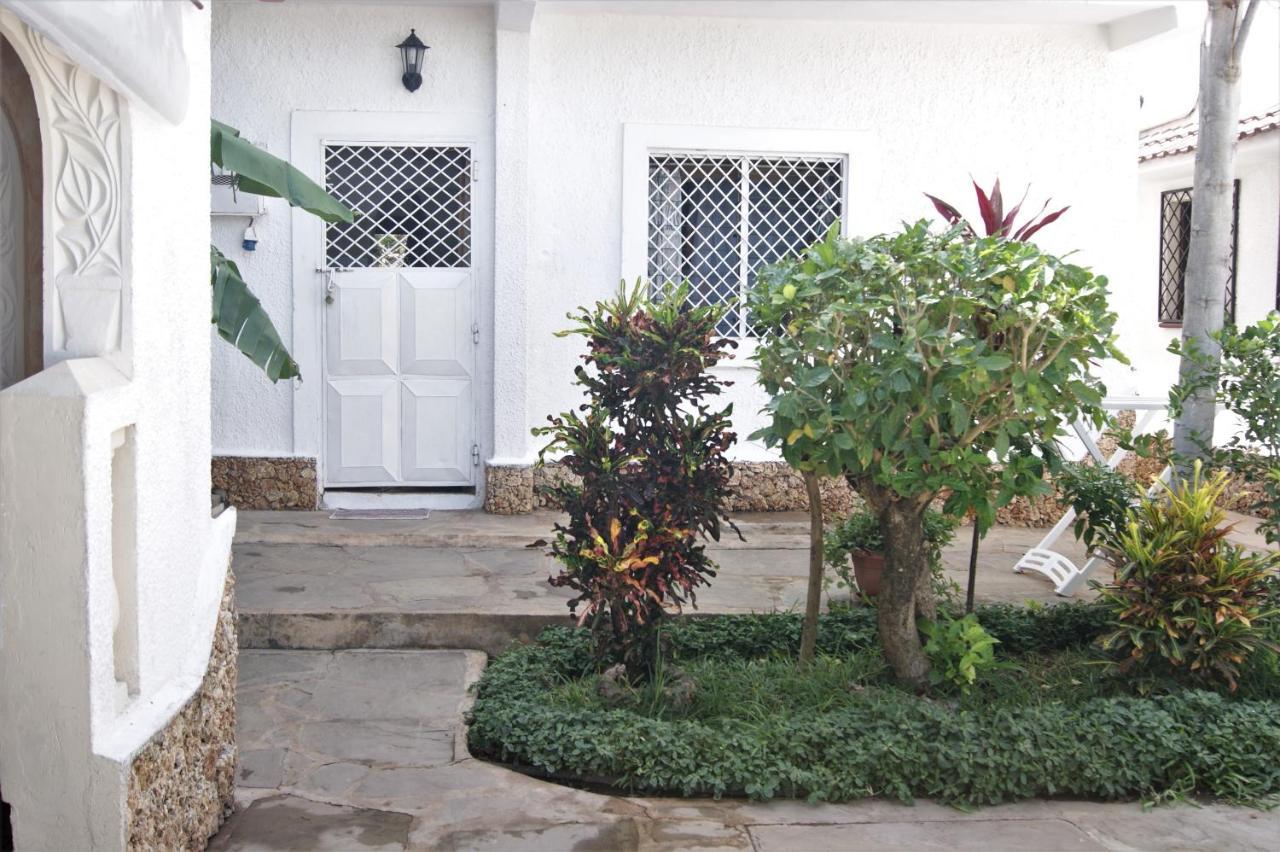Luciano & Grace Apartments Watamu Exteriör bild